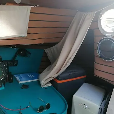 Bateau-hôtel Sur Un Bateau Agde