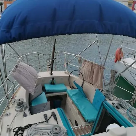 Sur Un Bateau Hotel en barco