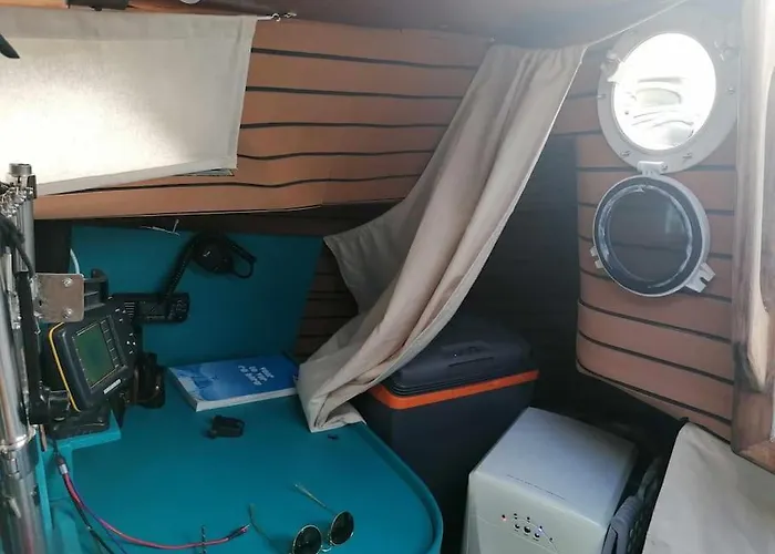 Botel Sur Un Bateau Agde