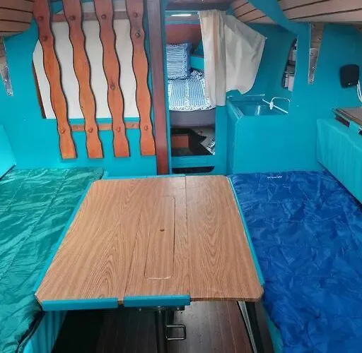 Sur Un Bateau Botel Agde